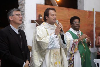 Pe. Alessandro Campos celebra na Igreja Matriz da Paróquia Nossa Senhora do Socorro